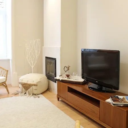 Blue Twenty Two - / Oporto 아파트