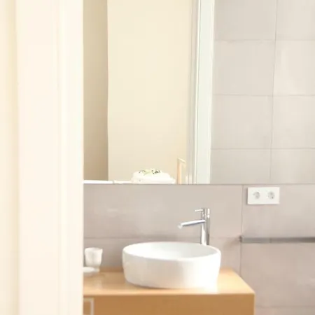 Blue Twenty Two - / Oporto 아파트