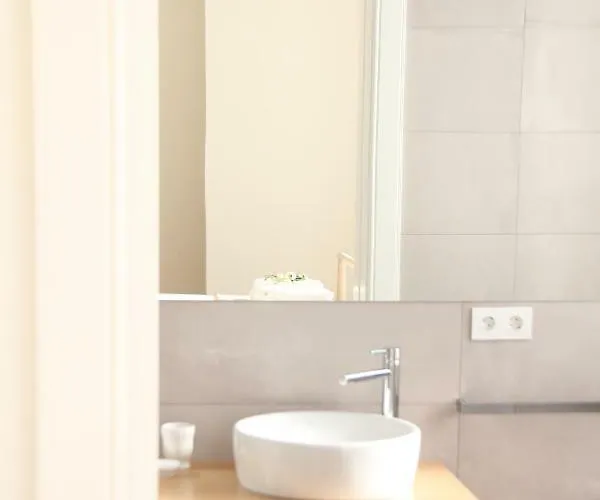 Blue Twenty Two - / Oporto Daire